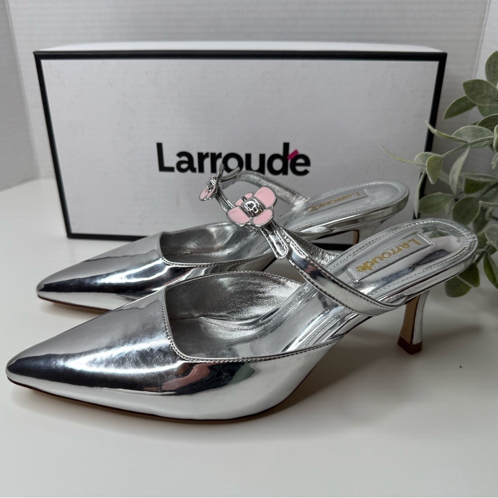 Larroude Daisy Pump In Silver Specchio Kitten
Heel Size 7 NWT Metallic Datenight